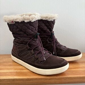 HELLY HANSEN Women's 8.5 winter boot Harriet faux fur purple brown